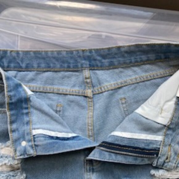 Destroyed Women's Shorts XL - Picture 3 of 9